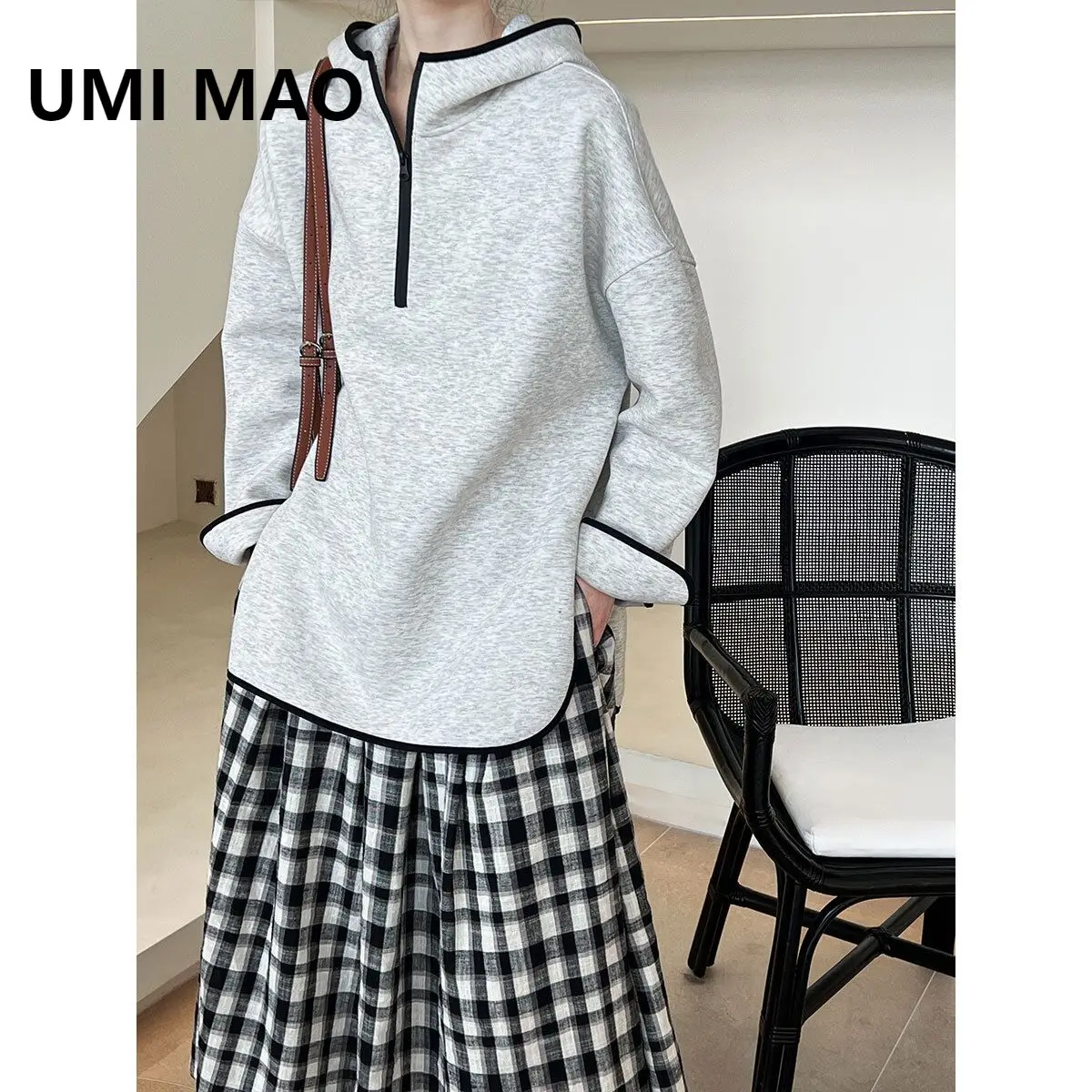 

UMI MAO Contrasting Edging Hoodie Spring 2024 New Korean Design With A Semi Zippered Top Femme