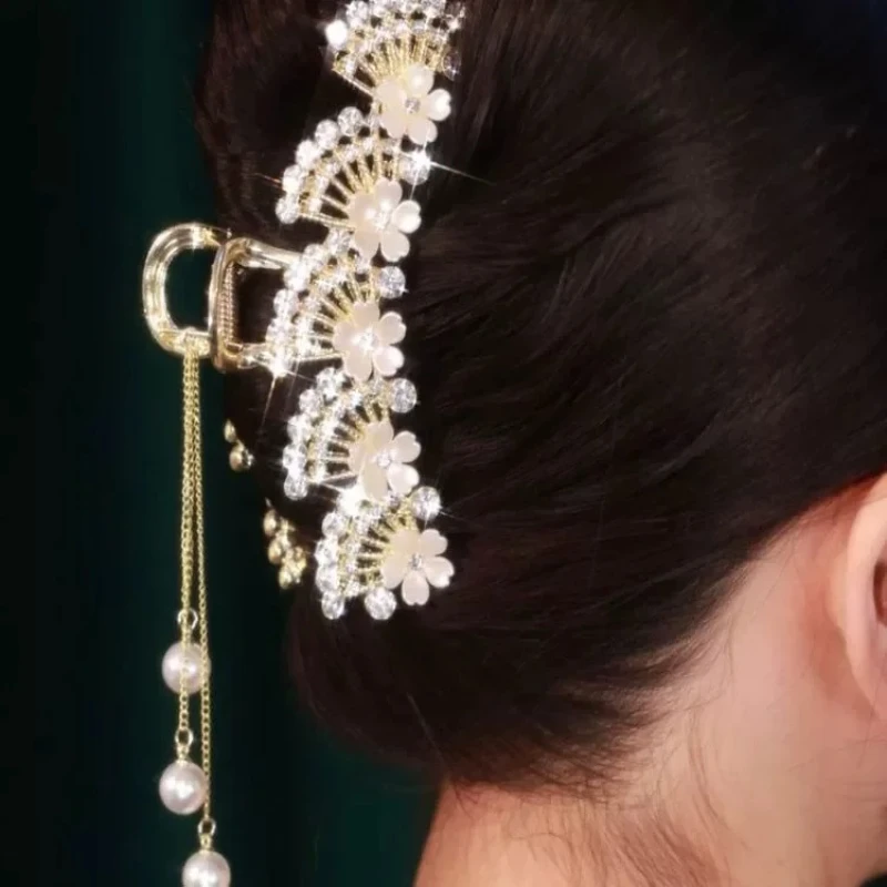 Рисунок 2 - Женские весенне-осенние новые головные уборы