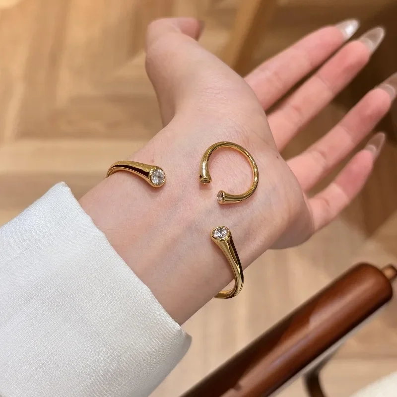 Simple and unique inlaid double diamond round ring bracelet for women Light luxury glossy Stacking style fine jewelry sets