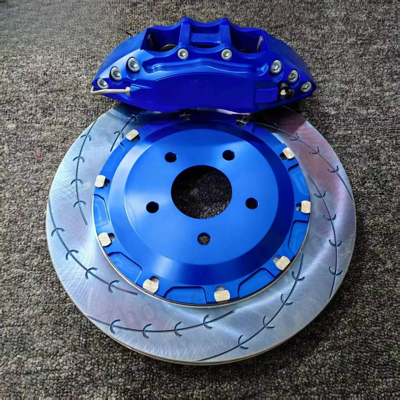 Large brake caliper kit Car braking system Carbon ceramic plate 10 pots Front and rear 22 inches Wheels α coefficient Giulia