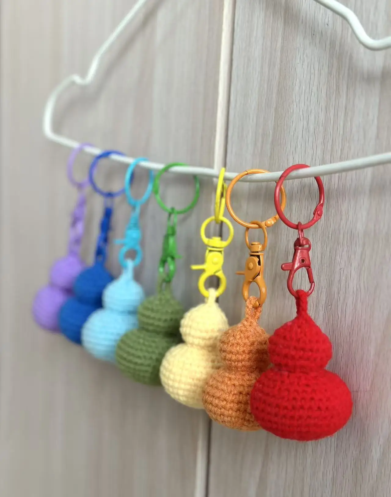chaveiro-artesanal-de-cabaca-pequena-arco-Iris-com-gancho-pingente-para-bolsa-presente-para-amigo-kit-de-materiais-para-te