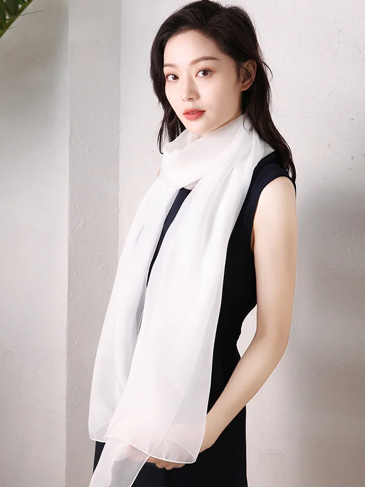 シルクスカーフ女性の薄い小さなロングストライプスカーフピュアカラーネックスカーフ春の新スタイル韓国語版シルクスクエアスカーフ