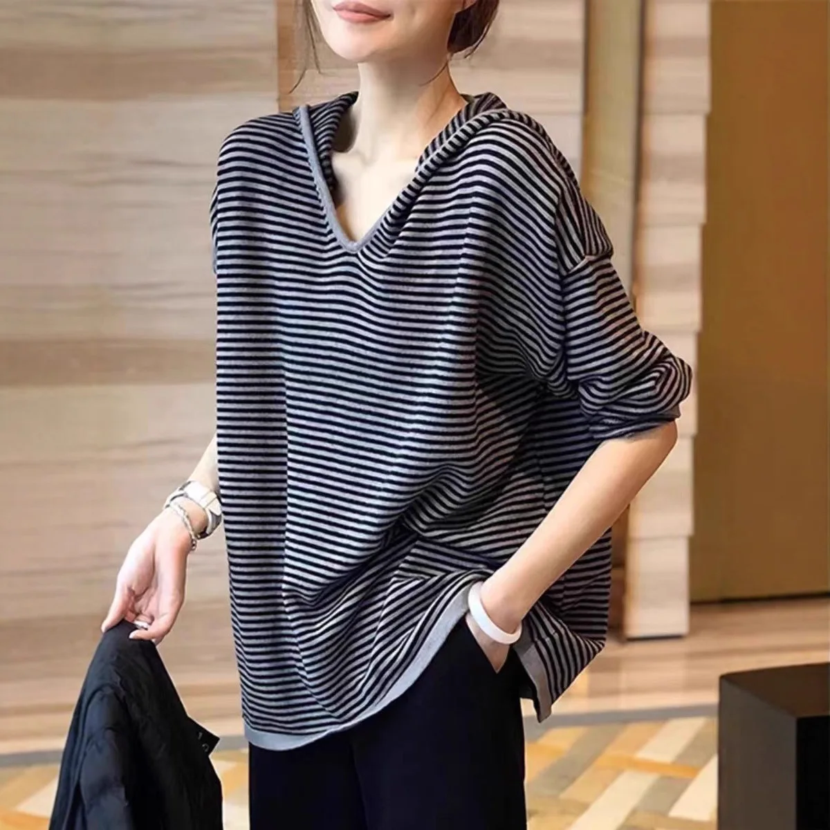 

2025 Spring and Autumn Niche Fashion Women's Clothing Medium and Long Loose Striped Hooded Top