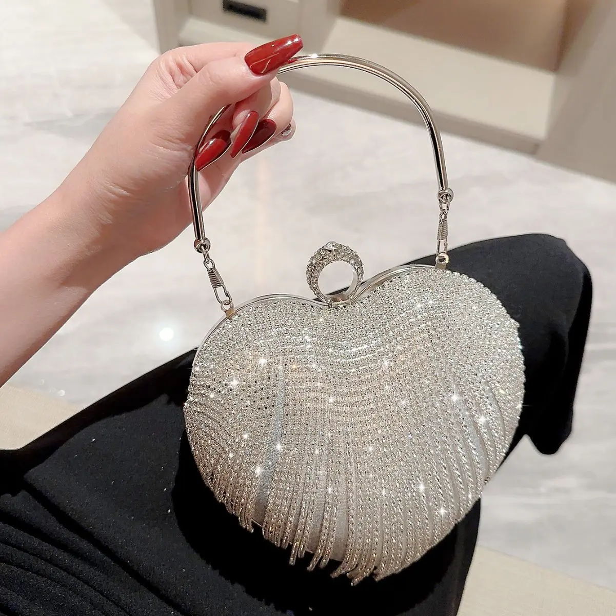 

Heart-Shaped Evening Bag Tassel Rhinestone Decorate Diamond Ring Handbag Luxury Delicate Lady Top-Handle Bag Women Cluthes Purse