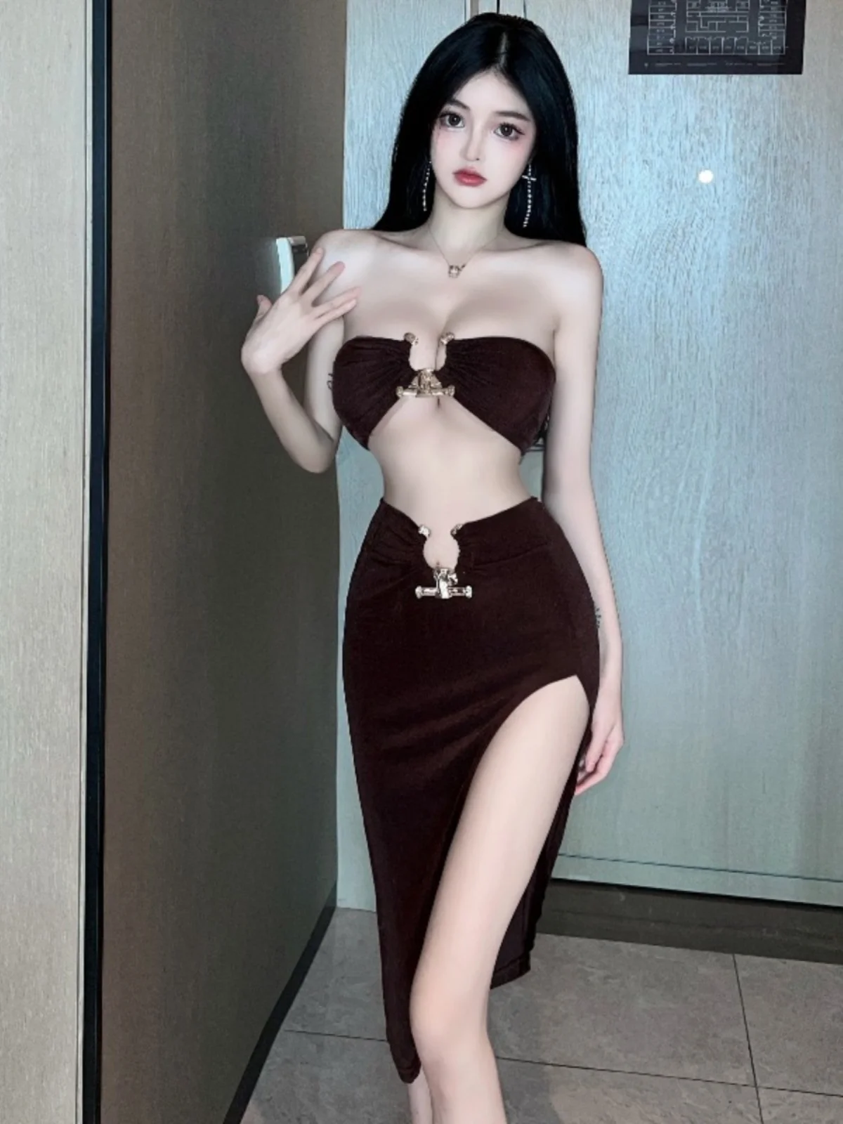 

Summer Style Sweet And Spicy Metal Buckle Tube Top High Waist Slimming Long Split Skirt Set Trendy Women's Ensemble