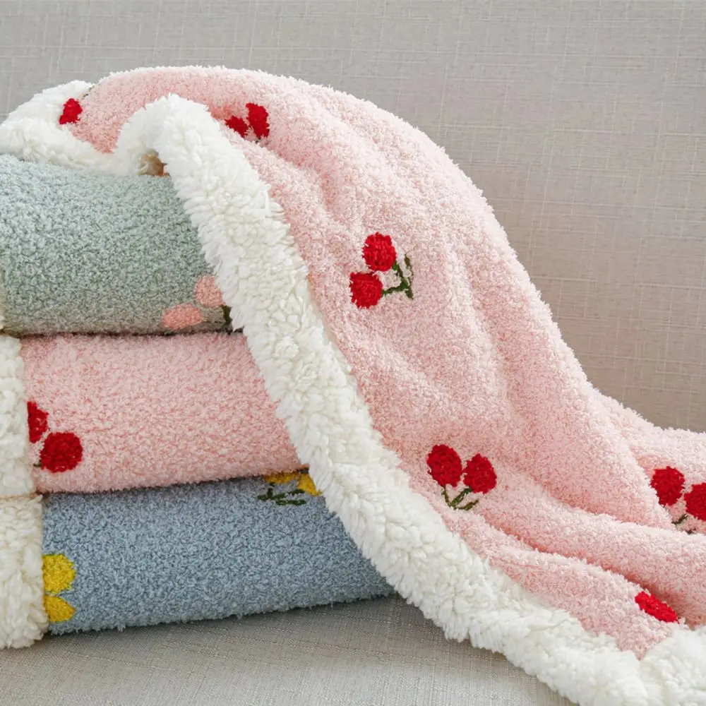 Practical Cherry Pattern Fluffy Pet Blanket Warm Comfortable Warm Cat Sleeping Mat Soft Velvet Puppy Kennels Bed Cover Winter