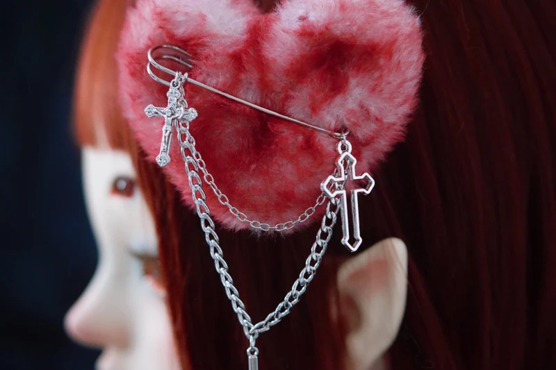 Original Gothic Lolita Plush Headwear หญิง Y2k สีแดง Faux Fur Heart Hairpin โลหะ Chain Cross Headdress Punk Party อุปกรณ์เสริม