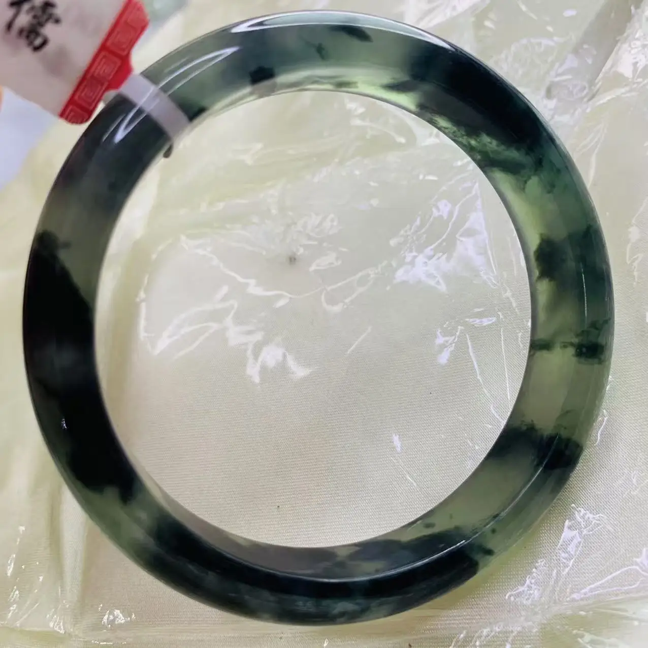 

Physical shooting of natural jade bangle, black dual color, 58mm