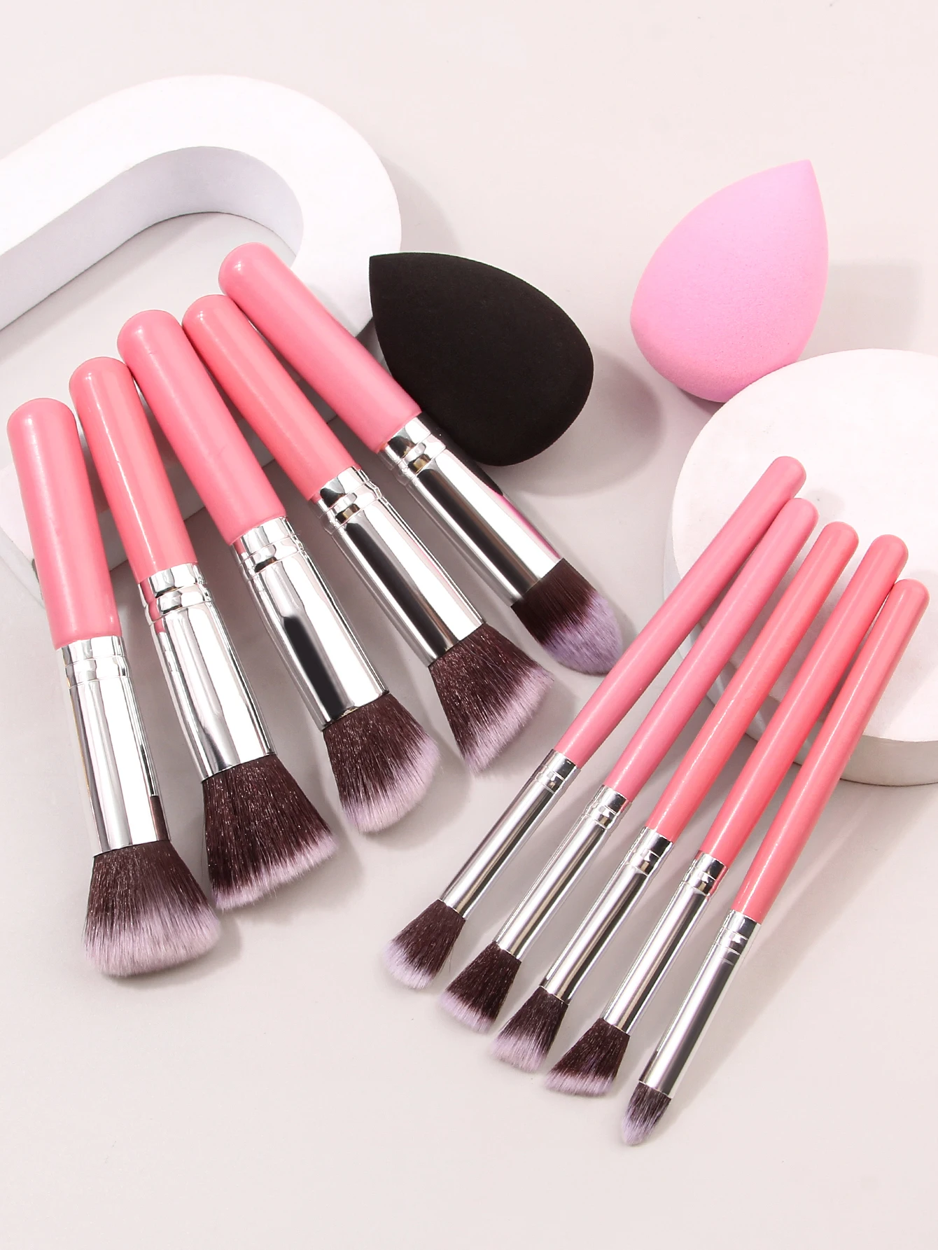 10-teiliges Make-up-Pinsel-Set: Foundation-Pinsel mit weichen Borsten, Concealer-Pinsel, Lidschattenpinsel, Rouge-Pinsel, Konturpinsel + 2 Make-up-Schwamm