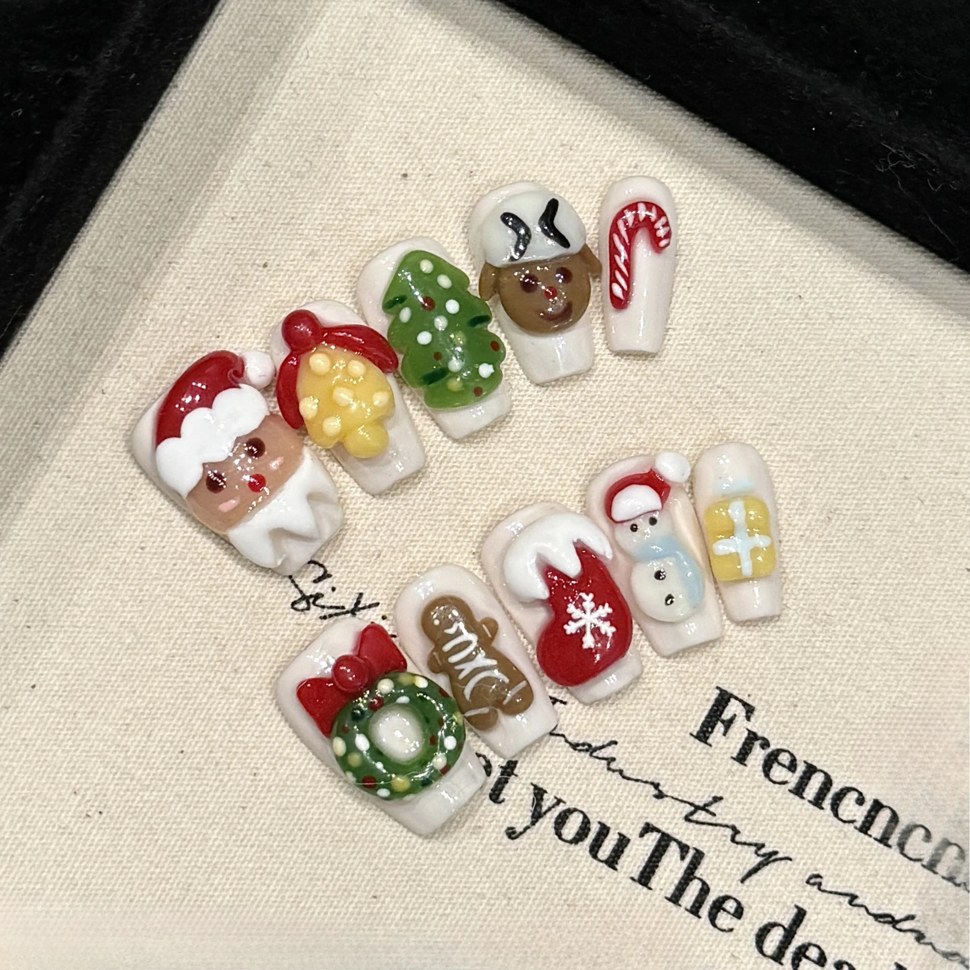 10Pcs Christmas Coffin Handmade Press on Nails Cute Cartoon Pattern Stick on Nails with Glue Winter Santa Claus False Nails Tips