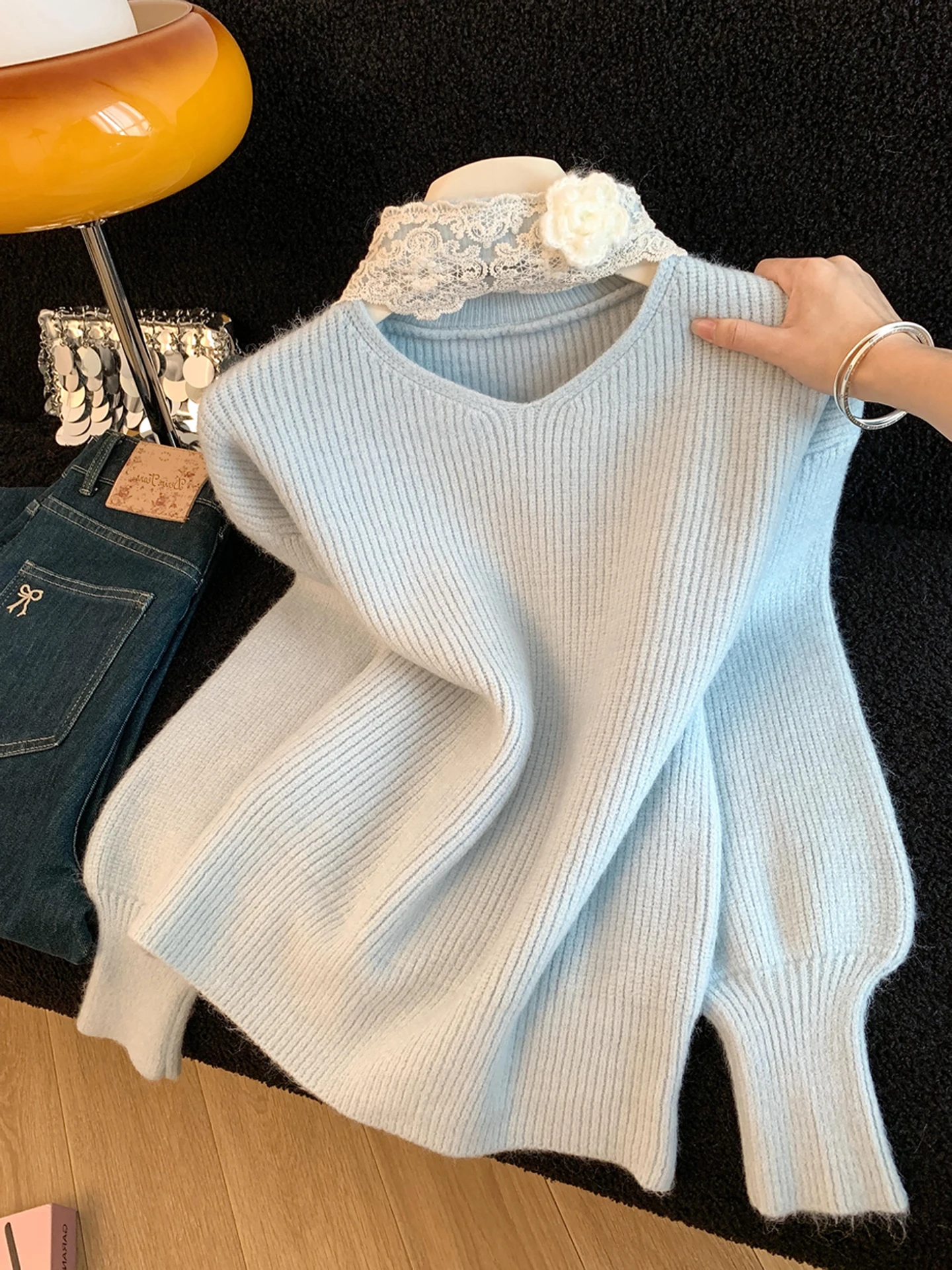 

Женский вязаный свитер с кружевными вставками, V-образным вырезом, 3D-цветочным узором, мягкий, в корейском стиле, свободного кроя, длинный рукав, для повседневной носки