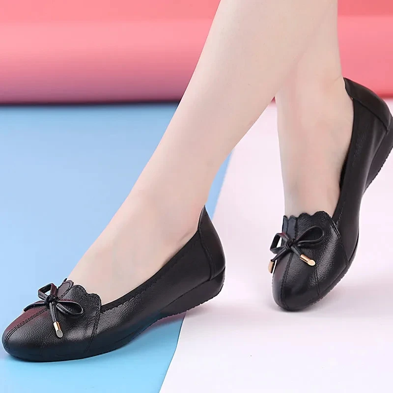 Women\'s Flat Ballet Shoes 2022 Genuine Leather Female Peas Shoes Large Size 35-42 Casual Soft Bottom Mother Single Shoes