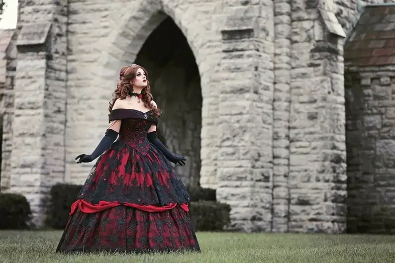 Gothic Belle Red Black Lace Wedding Gown Vintage Lace-up Corset Strapless Tiered Beauty Plus Size Customized Bridal Gown