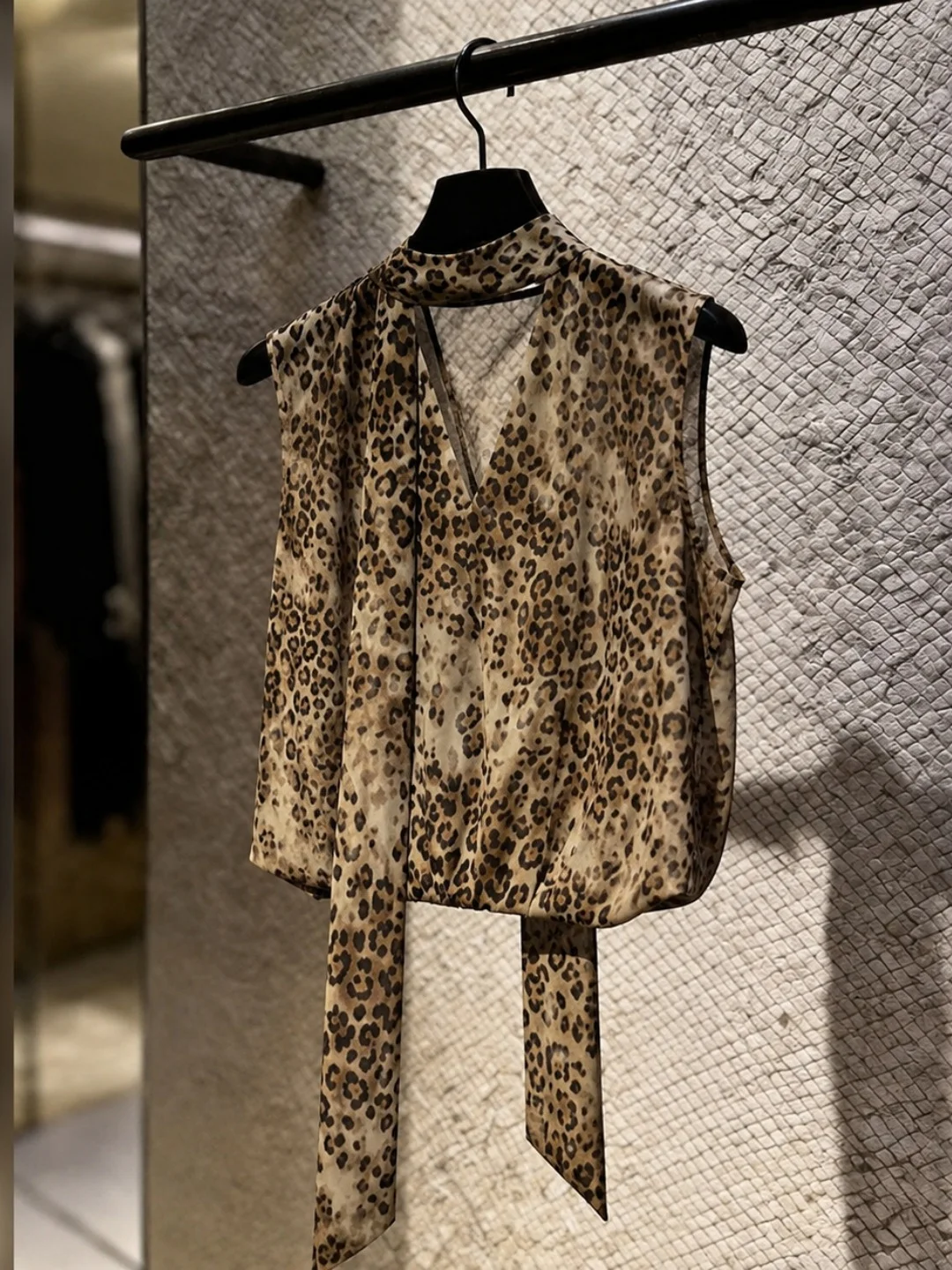 

Unique Design V-Neck Leopard Print Tank Top Sleeveless Summer Fashion Versatile Women's Clothing Straight Cut Korean Style