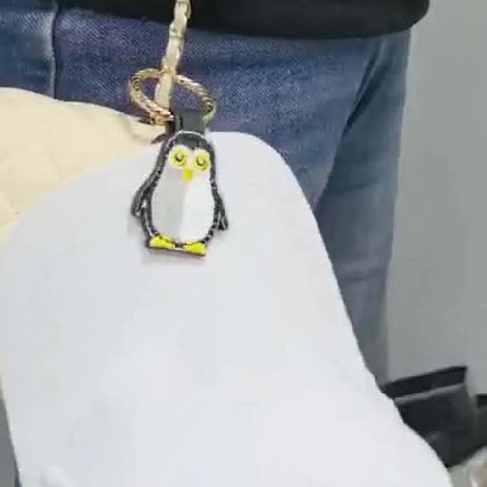 

Key Ring PU Leather Magnetic Hat Clip Polyester Lightweight Panda Cap Clip Alloy Waterproof Embroidery Penguin Keychain Outdoor