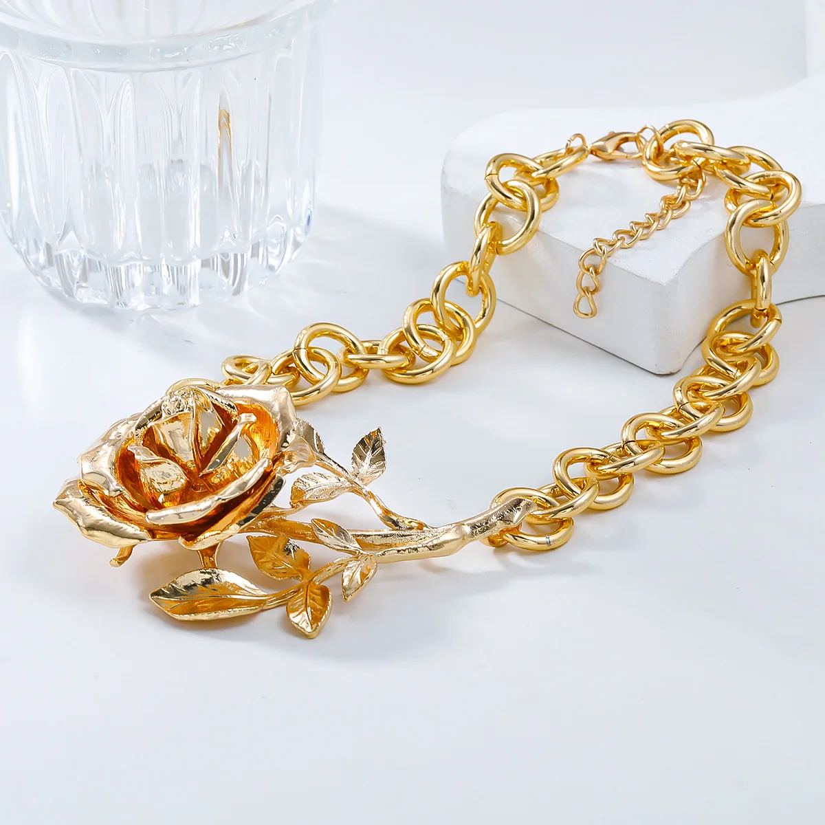 HUANZHI Rose Pendant Flower Alloy Exaggerated Chunky Necklace for Women Girls Vintage Elegant Fashion Jewelry Gifts 2024 New