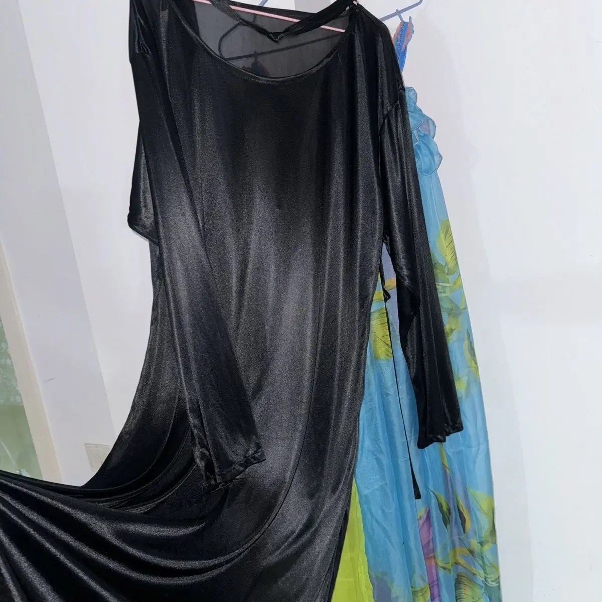 

Women Glossy Sexy Satin Long Sleeve Dress O Neck Loose Night Dress Plus Size Sleeping Robe With Belt