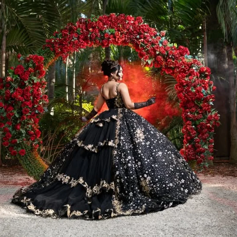 Personnalisé noir brillant épaules dénudées Quinceanera robe cristal superposition 3D fleur applique superposition robes de 15 Quinceanera