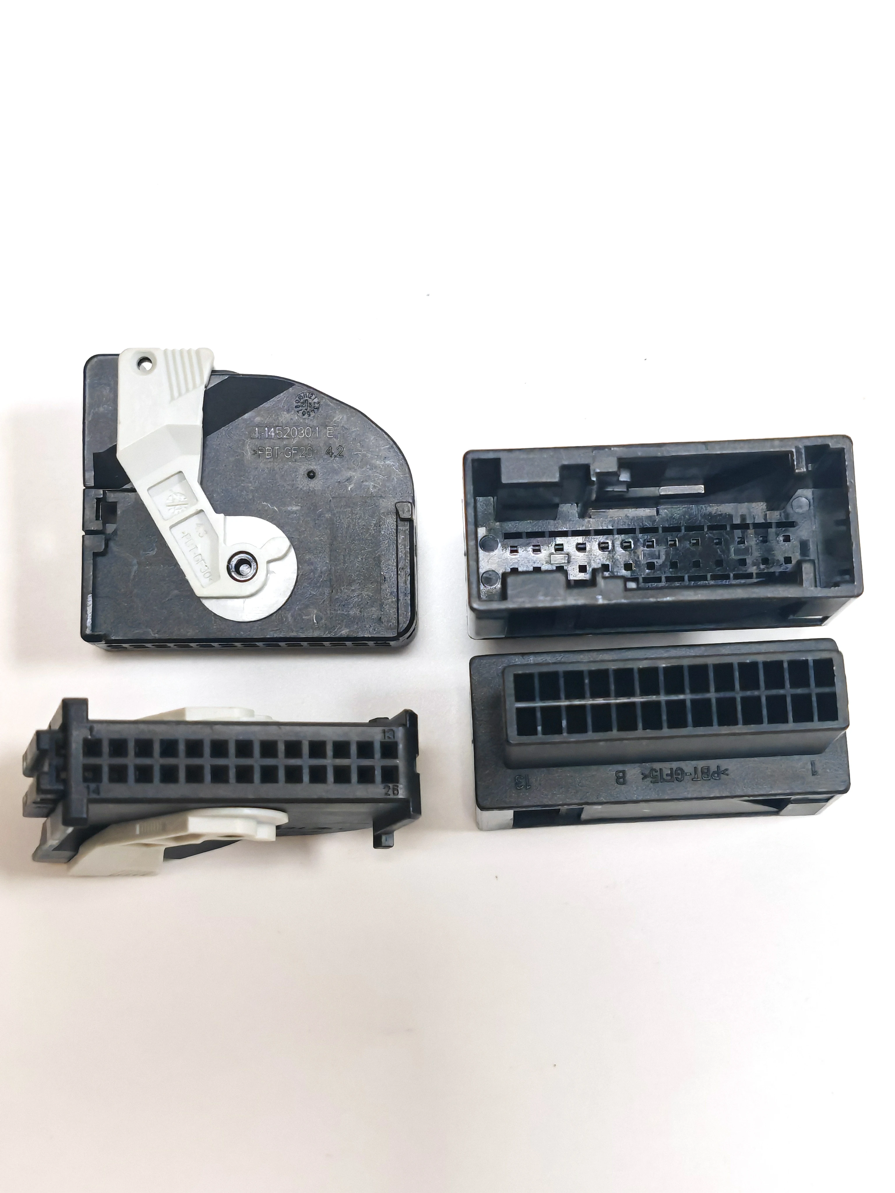 Suitable for B MW Baohua host plug 26 pin B MW amplifier plug 26p new Baohua short connector 26 hole