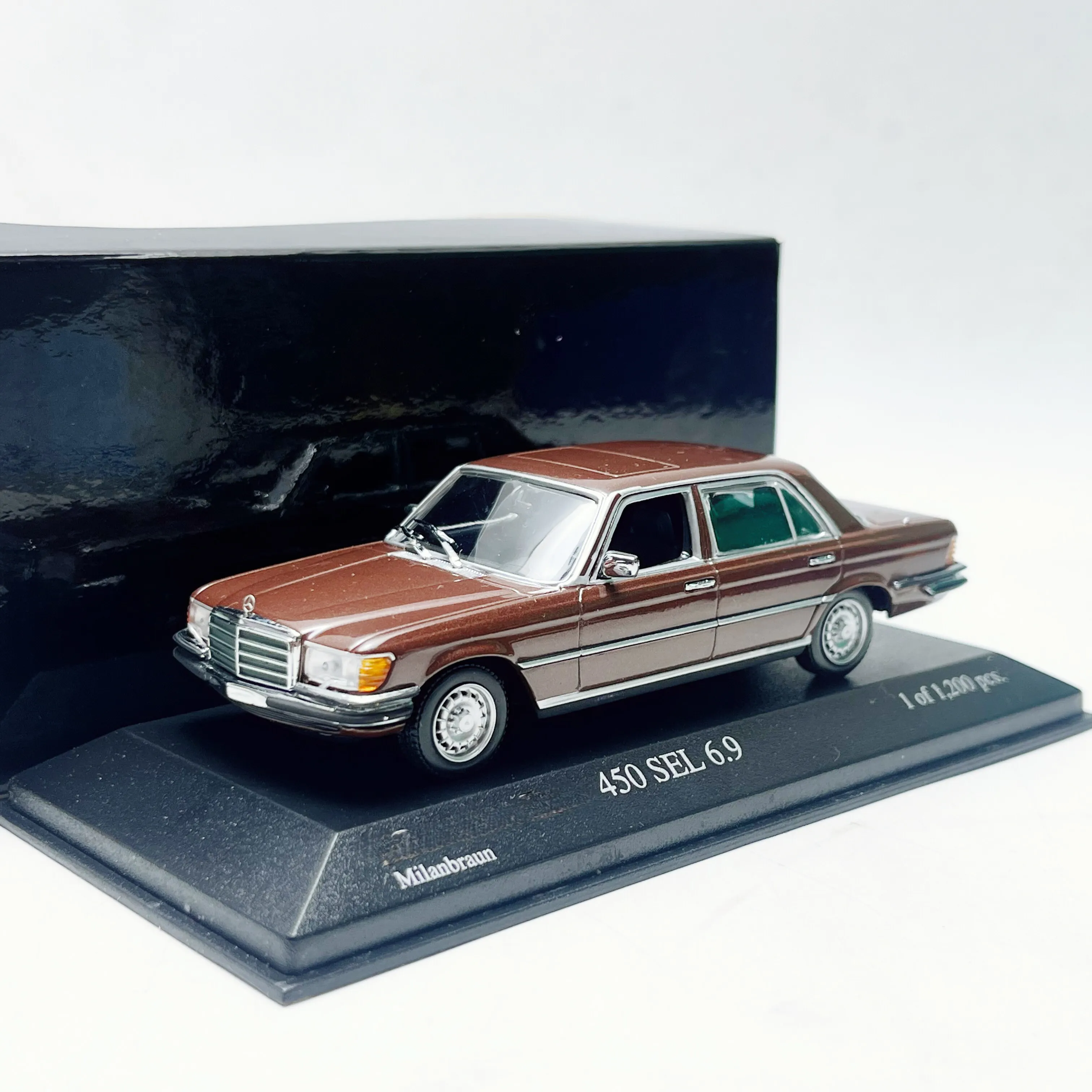 

Diecast MINICHAMPS 1/43 Scale BENZ 450 SEL 6.9 Alloy Car Model