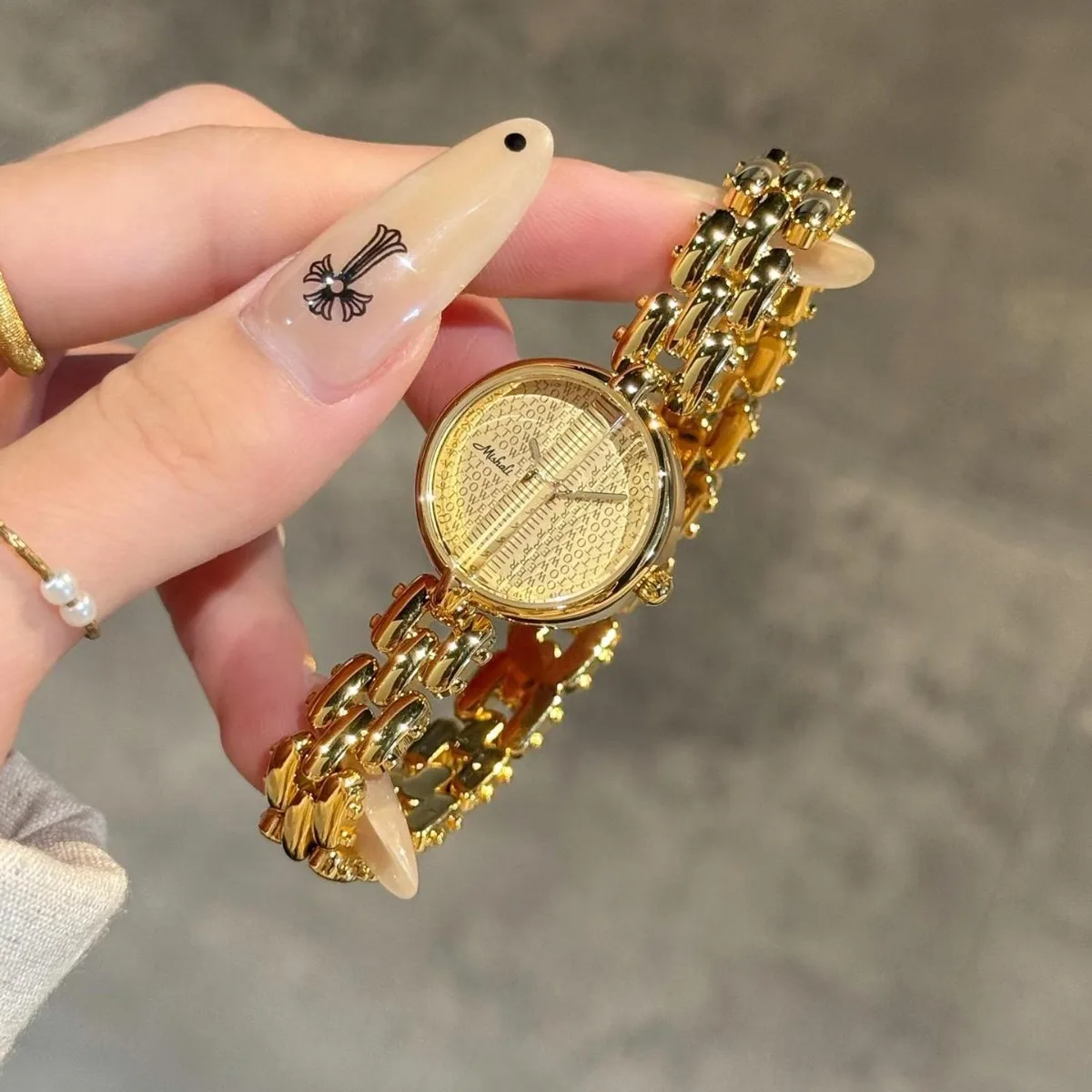

Exquisite Women'S Wristwatch Luxurious Retro Style, Fashionable And Sophisticated, New 2026 Design, Perfect As A Gift For Women.