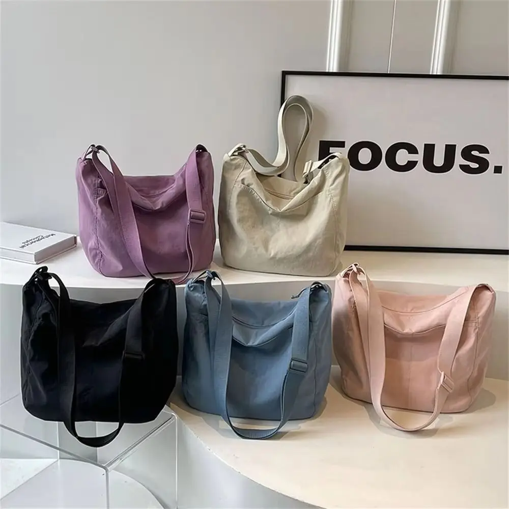 

Ultra-large Portable Crossbody Bags Simple Design Fashionable Solid Color Bags Solid Color Nylon Material Tote Bag For Women