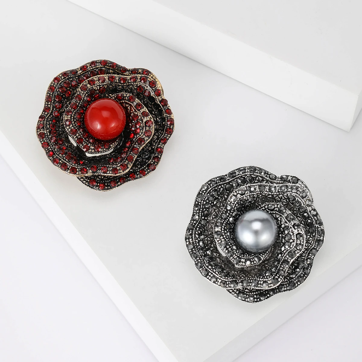 Beaut&Berry Vintage Rhinestone Black Pearl Brooches for Women Unisex Glamour Pins Casual Party Accessories New Gifts Friends