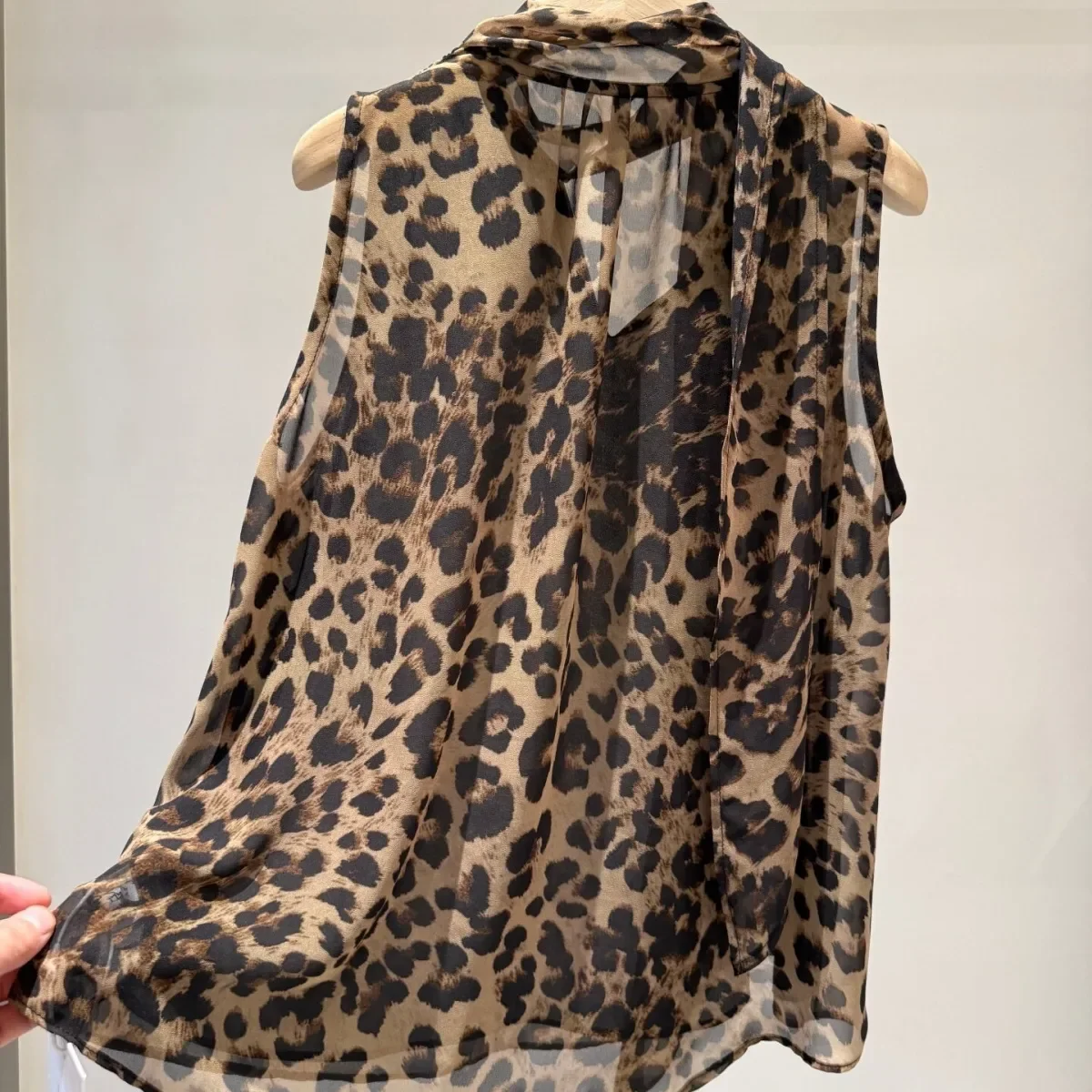 Leopard Print Sheer Chiffon Blouse Women Sleeveless Loose Scarf Collar Casual Summer Top