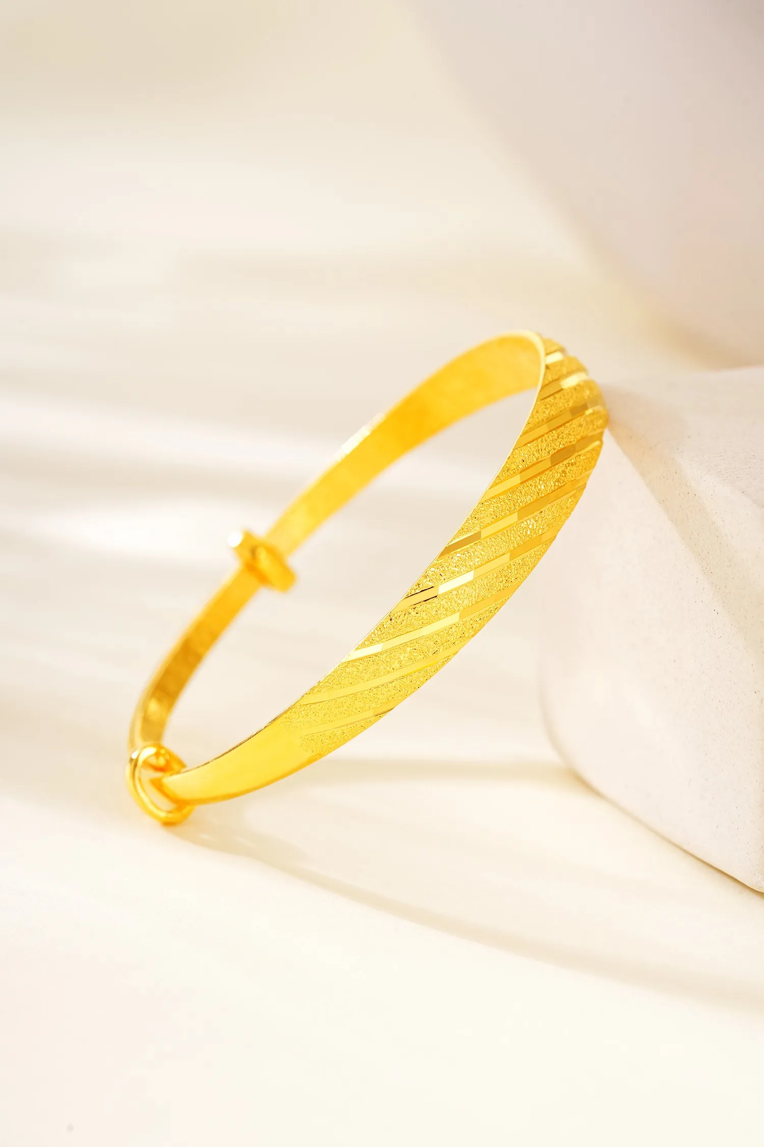 

Lium Gems 24k Gold Vermeil Stripe Patterns Adjustable Push-Pull Mechanism Bracelets for Women Jewelry gift for girlfriend