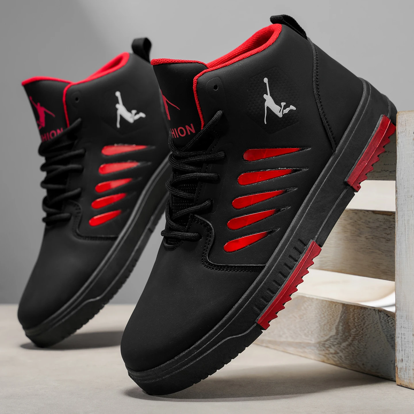 Mid-top men's versatile sports shoes, comfortable and trendy platform outdoor running skateboarding shoes