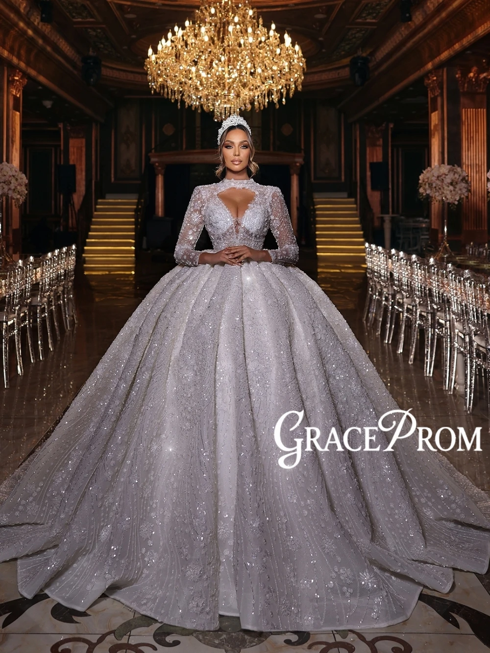 Noble Exquisite Ball Gown Chic Cut Out Long Sleeved Wedding Dress Sparkling Graceful Beaded Sequined Customized Bride Wear