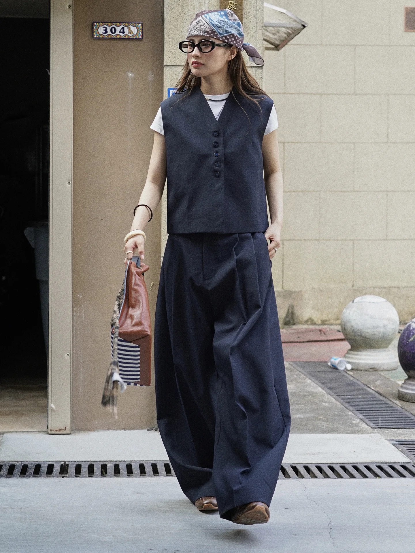 Simple Old Money Short Vest + I-Shaped Pleated Curved Trousers Slimming Suit for Women