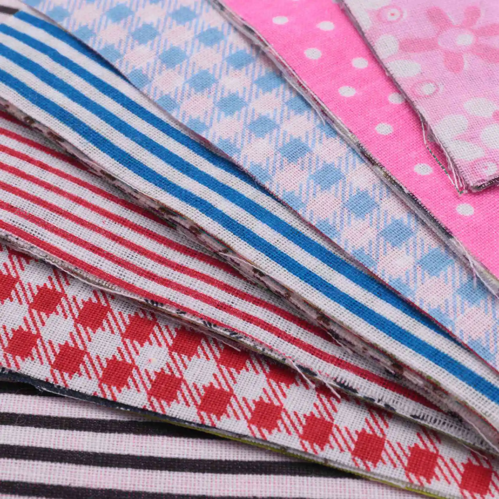 A38M Fabric Patchwork Craft Cotton Material Batiks Mixed Squares Bundle, 10 x 10cm, 100-Pack