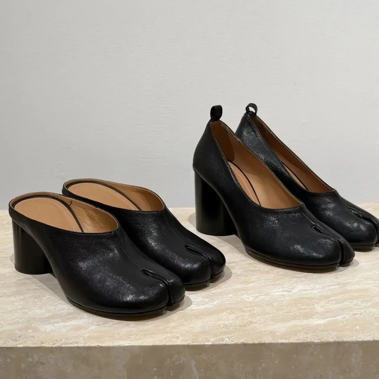 

Tabi Retro Split-Toe Horseshoe Mid-Cut High Heels For Women New Spring Style Chunky High Heels Slip-On Shoes Half Black Leather