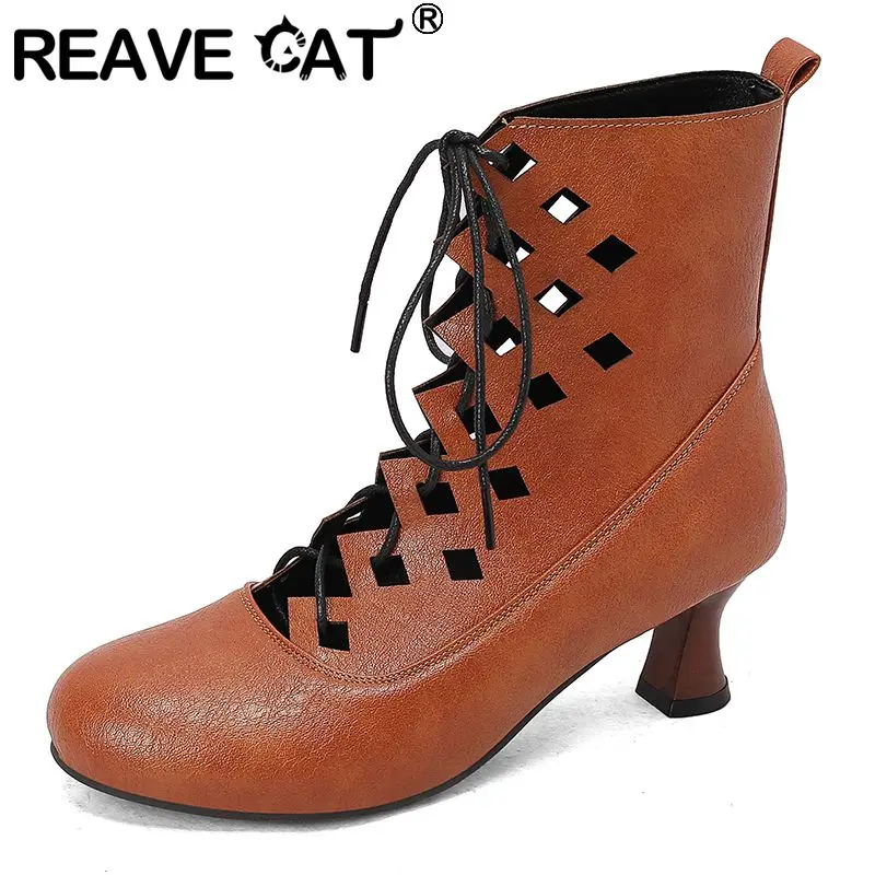 

REAVE CAT Design Женские летние ботильоны с круглым носком, странный каблук 6 см, на шнуровке, мягкие дышащие женские повседневные ботинки Bota, большой размер 48 49 50