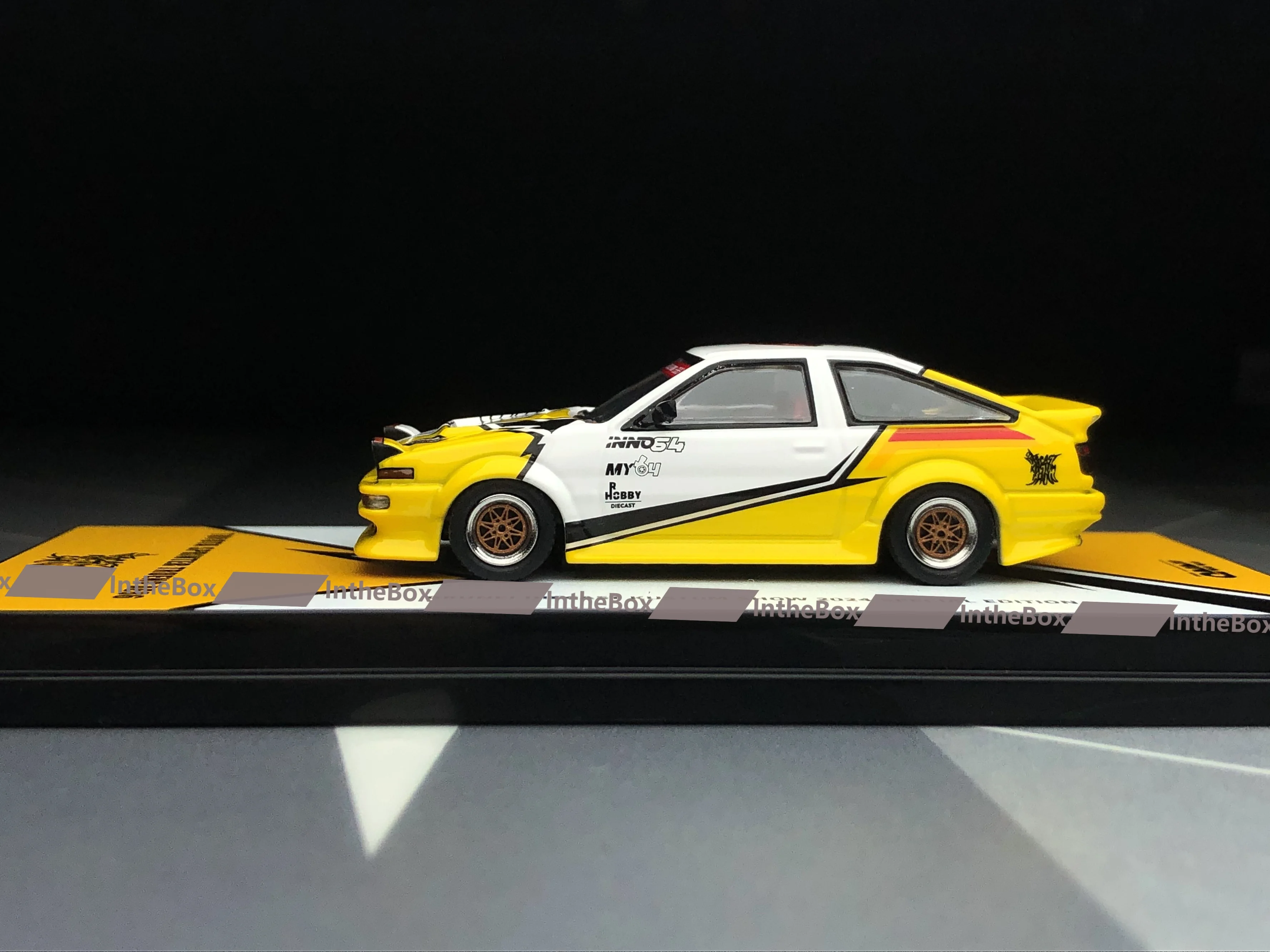 INNO64 1:64 Sprinter Trueno AE86 