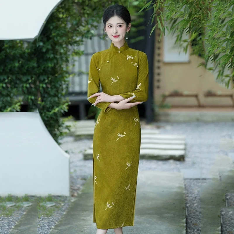 

Зеленый китайский стиль, осенний Cheongsam с длинными рукавами, 2022, молодая вышивка, женское облегающее Ципао в стиле ретро