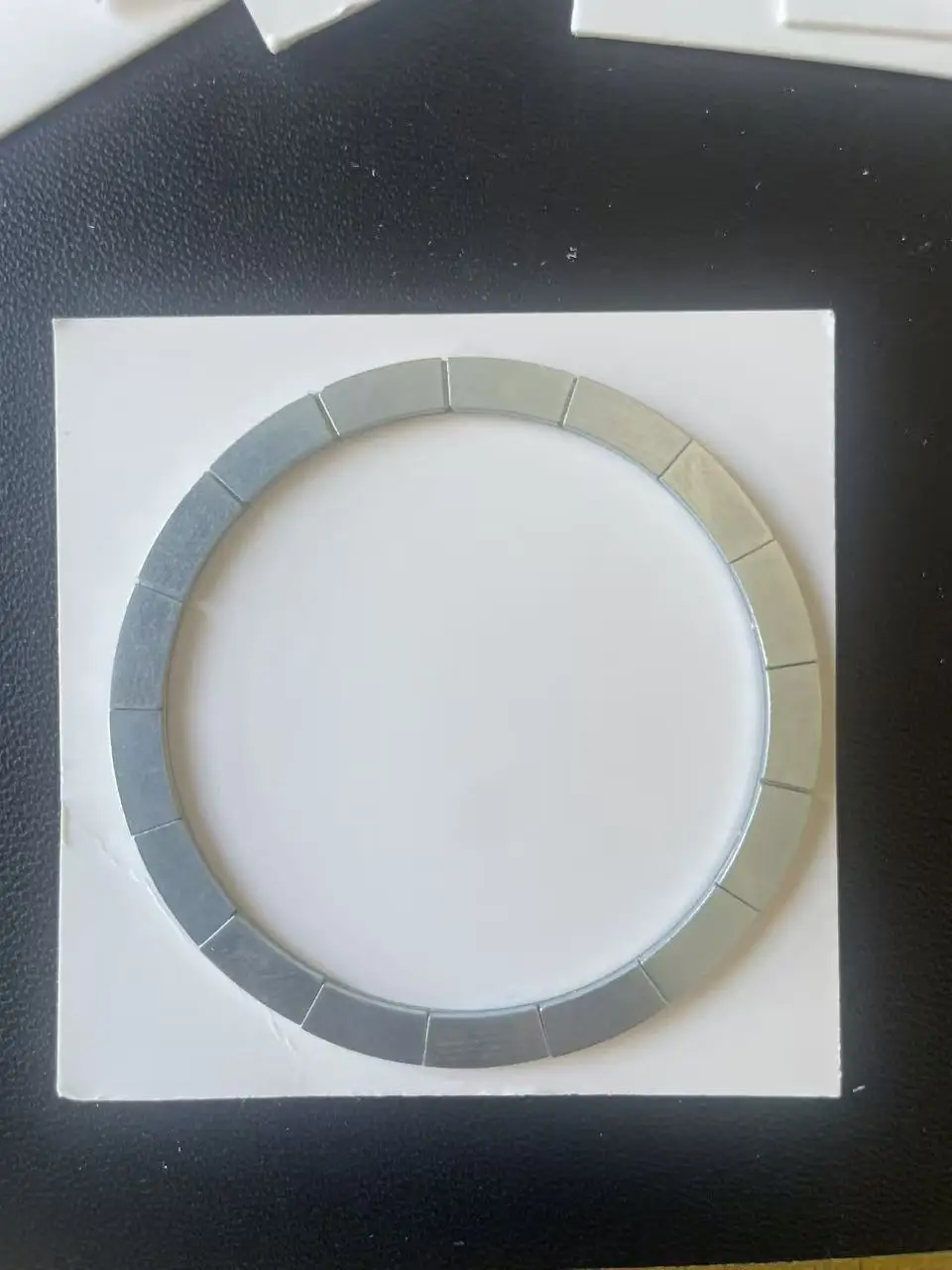1,5 mm ultracienki pierścień magnetyczny N52 z neodymu, kompatybilny z MagSafe, do bezprzewodowego ładowania Qi2, magnetyczny układ w formie koła, do obudowy, samochodu, do samodzielnego montażu. — zdjęcie produktu 5
