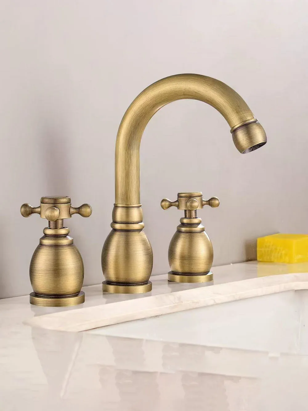 Torneira giratória para pia de banheiro, torneira de latão antigo com 3 furos, torneira misturadora anf993