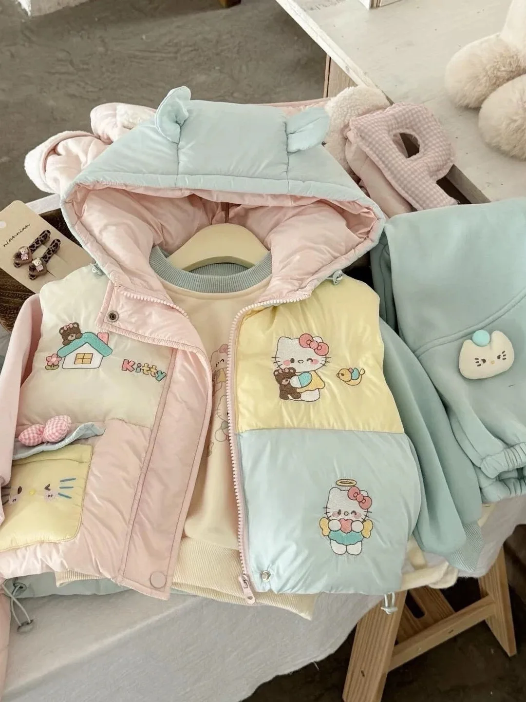 

Girls Winter Vest Thiened Cotton Jaet Hooded Warm Cute Soft Cotton Coat for Children TING Brand QY259720 2025 Winter