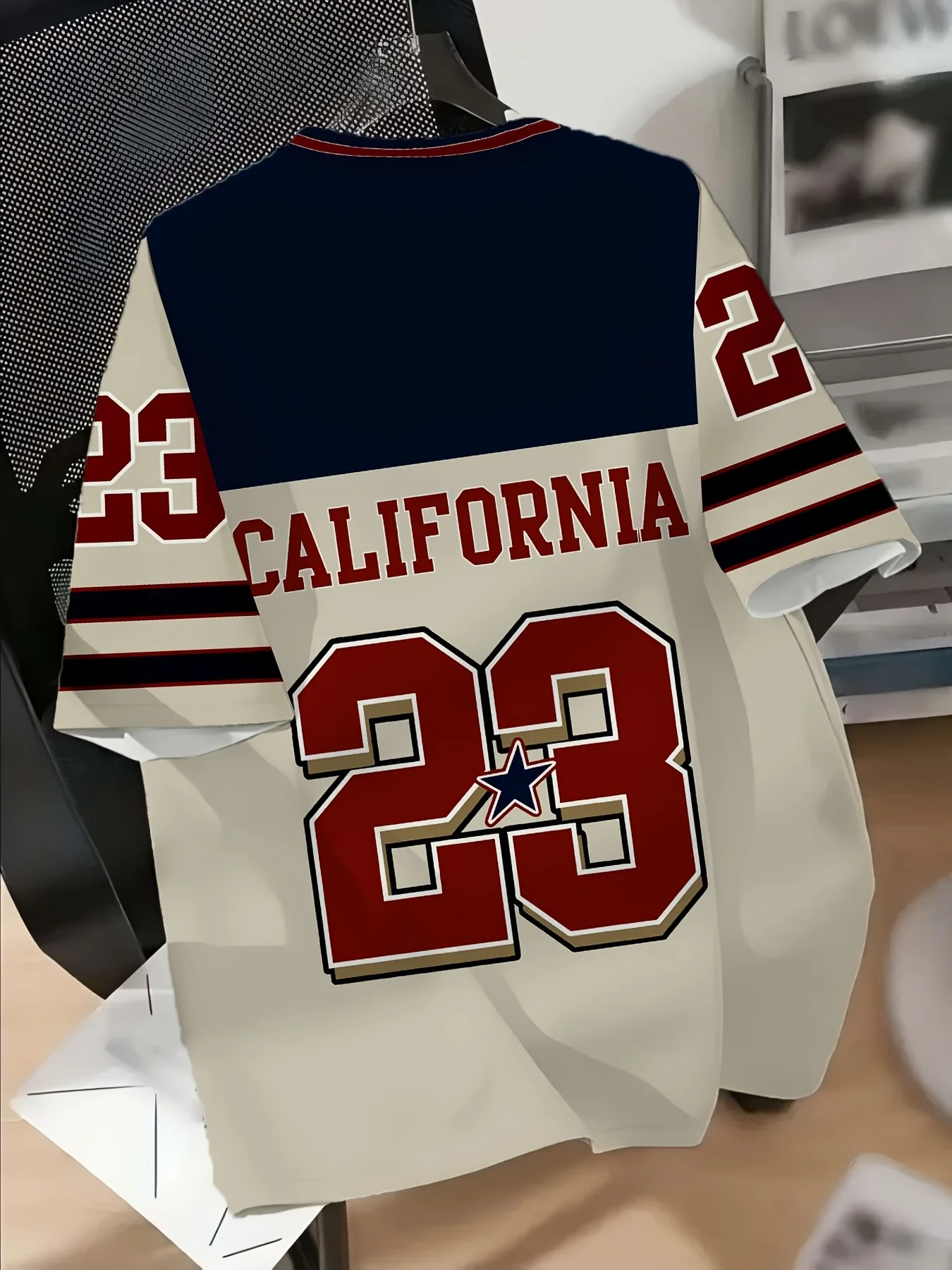 The 2025 summer new men's casual T-shirt features 3D letter printing and quick-drying sport polyester fiber