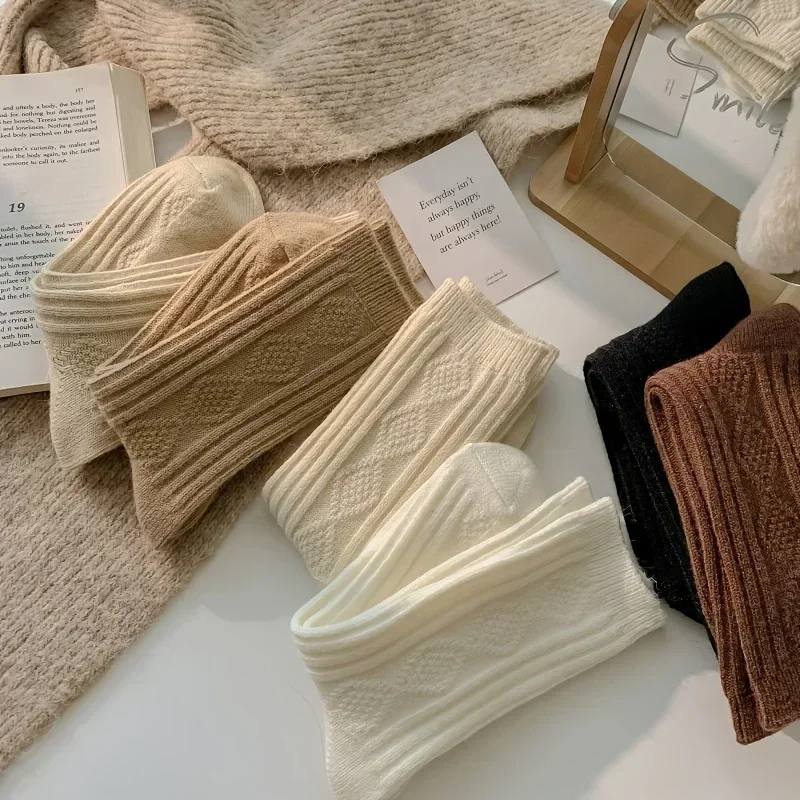 

1 Pairs of Cozy Cream-Colored Retro Patterned Mid-Tube Socks for Women-Knit Fabric Perfect for Winter Wear,Stockings,and Hosiery