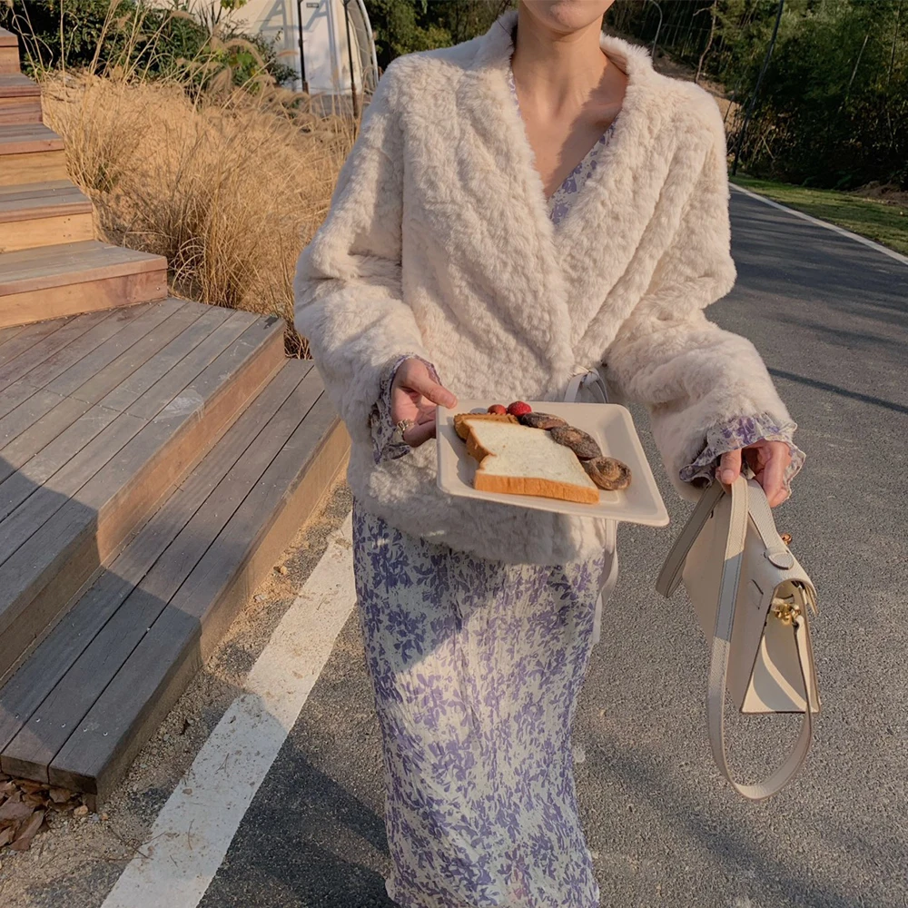 

Женское короткое утепленное меховое пальто из кожи и меха с отстегивающимся поясом, экологичное, новинка 2020 года