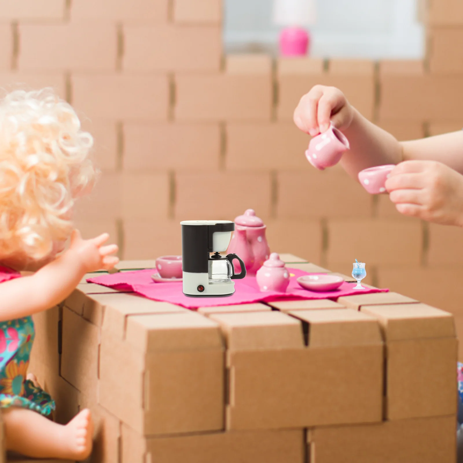 ミニチュア木製コーヒーマシン、子供用マシン、ピンクのプラスチック、キッチン、ドールハウスアクセサリー