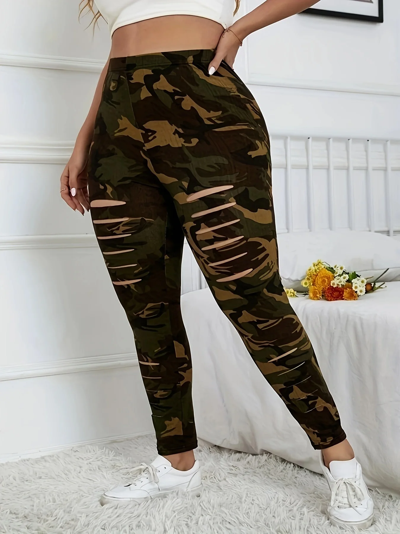 Plus-size Women\'s Camouflage Ripped Niner Pants Fashion Trend Ripped Front Leggings Wrapped Waist Tight Foot Pants Women