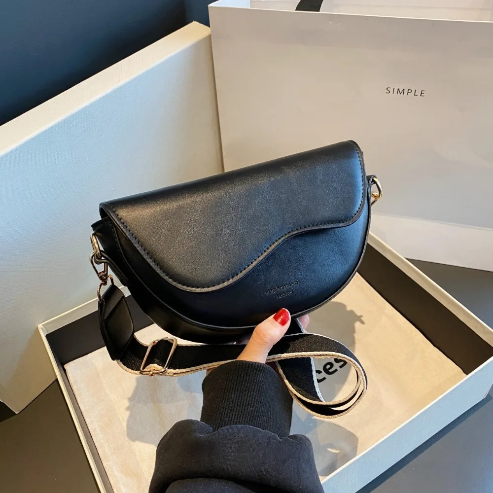 

Fashion PU Leather Saddle Shoulder Bag Solid Color Wide Strap Crossbody Bag Flap Design Small Shoulder Bag Women Girls