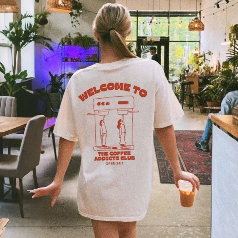 Coffee Addicts Club Camiseta gráfica para mulheres retrô streetwear barista camiseta unissex estilo hippie engraçado amante de café top