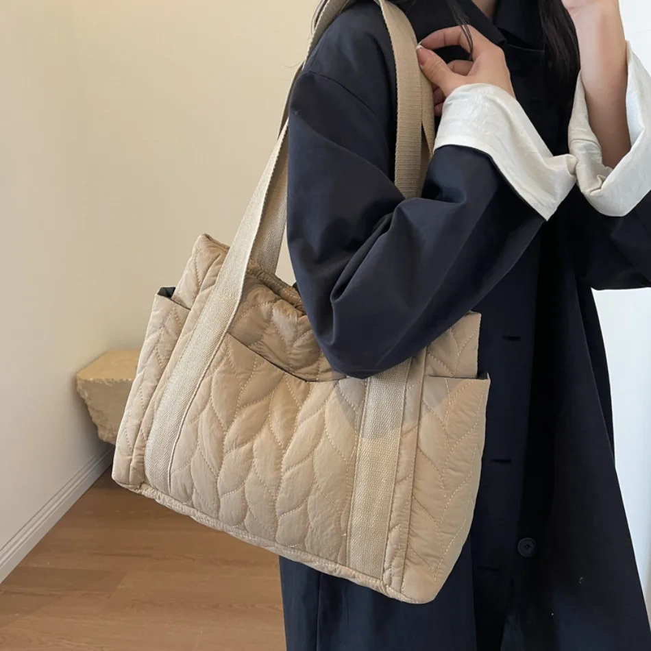 

Casual large-capacity bag female new popular diamond nylon cotton bag classroom commuting shoulder Tote bags