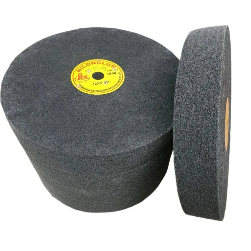 Peça de trabalho de hardware de roda de polimento de fibra de nylon de 12 polegadas; alumínio, cobre e outros tratamento de superfície de moagem e rebarbação.
