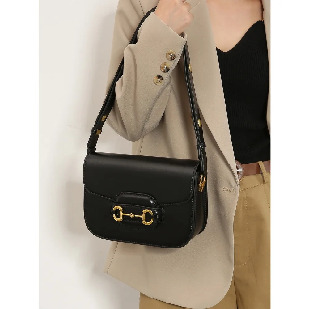 

2025 New Horseneck Buckle Saddle Bag, High-end Retro Tofu Bag, Leather Versatile Single Shoulder Diagonal Small Square Bag